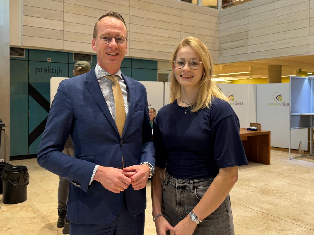 Burgemeester Cees van den Bos met dochter Lieke